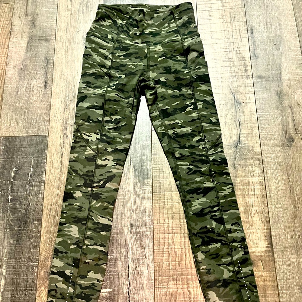 SALE: Lululemon Legging Size 2 Camouflage print with olive greens Like new!